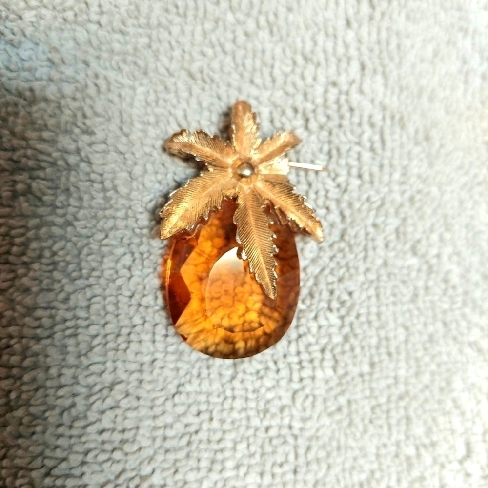 Vintage* 70s Sarah Coventry Pineapple Pendant